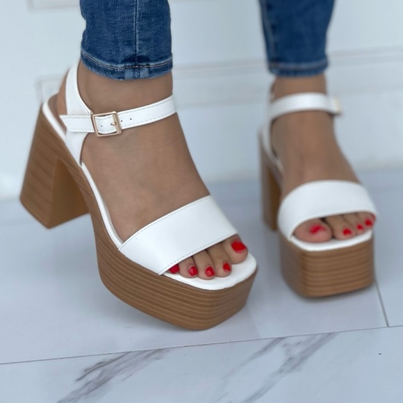 White heeled sandals - Picture 2 of 6